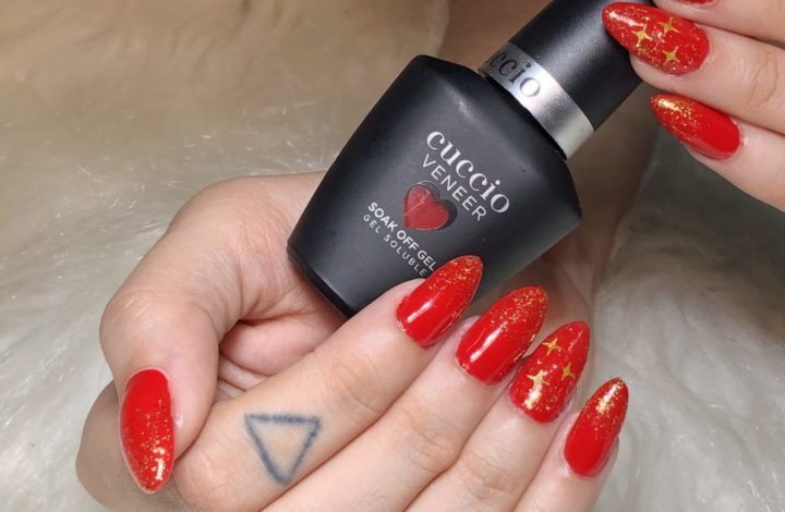Decoração com esmaltação em gel com glitter