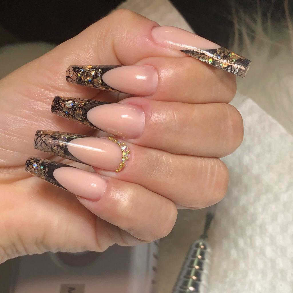 Unhas francesa reversa no formato bailarina - Simone Silva Nails